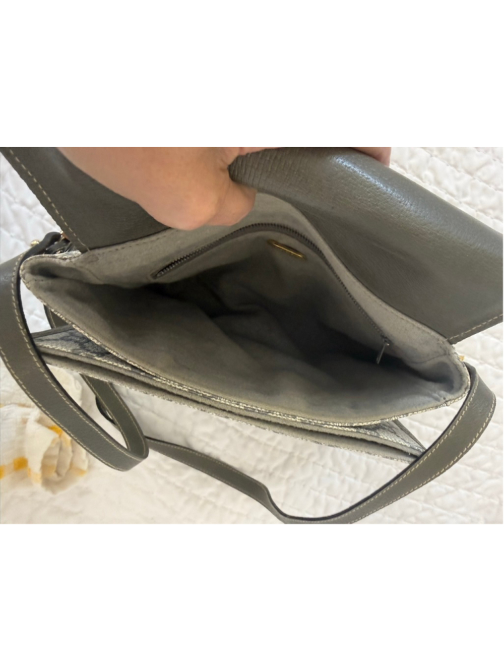 Gucci Plus Crossbody Bag in Gray and Green, a piece of Gucci history. - Picture 10 of 16